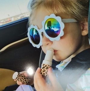 Meet your Posher, Dina